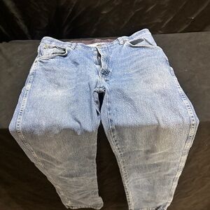 Classic Blue Men's Jeans-wrangler men’s jeans-size 34x32-#488